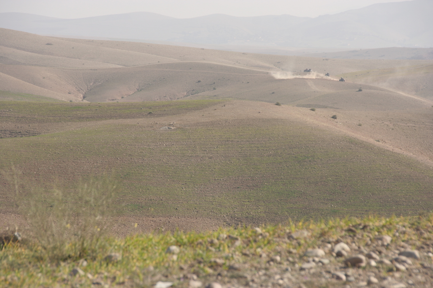 in der Wüste von Marokko findet in den Dünen ein Rennen statt 